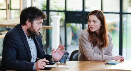 «Бегущая могила» Джоан Роулинг: детективный триллер о власти, манипуляции и борьбе за свободу